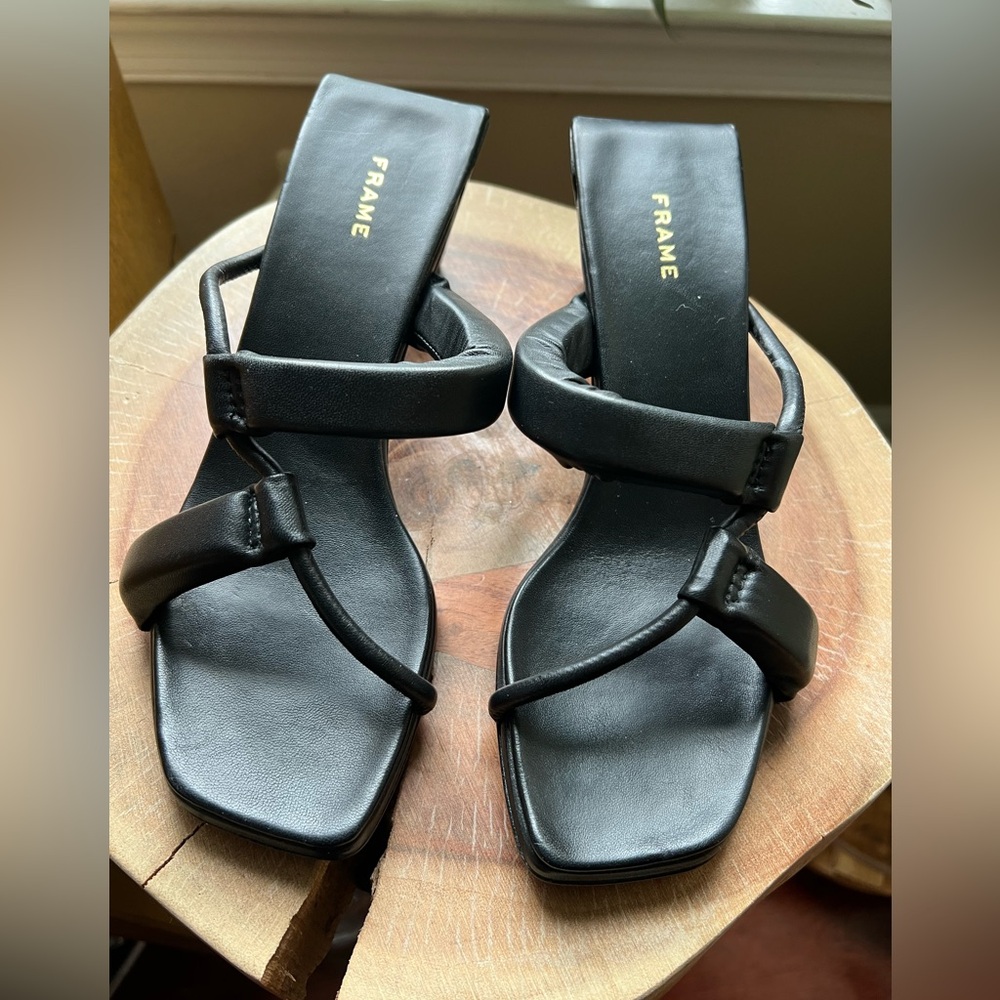NEW: Frame Leather Open-toe Mules in black size: 37.5 (7/7.5 US)